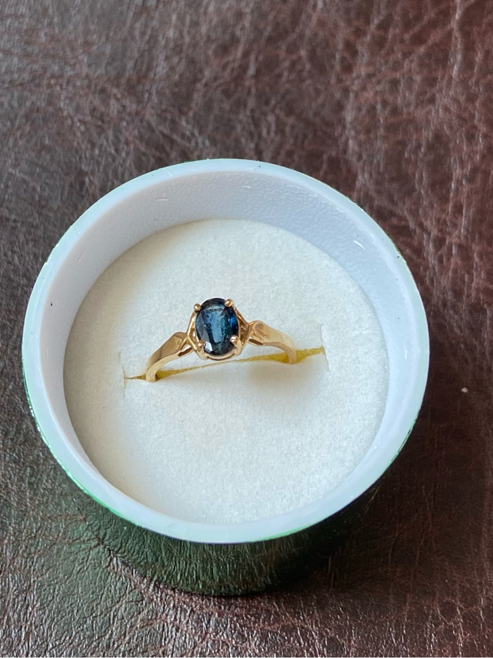 18K Gold (Marked) Blue Sapphire Ring Size 6 - Picture 2 of 9